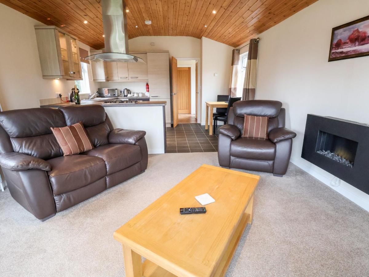 Oak Lodge Hadnall Εξωτερικό φωτογραφία