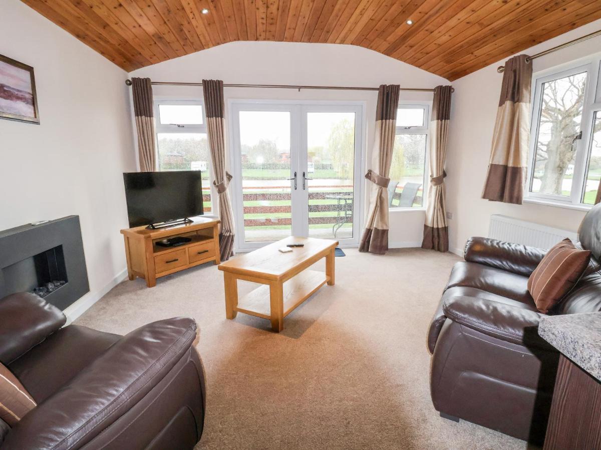 Oak Lodge Hadnall Εξωτερικό φωτογραφία